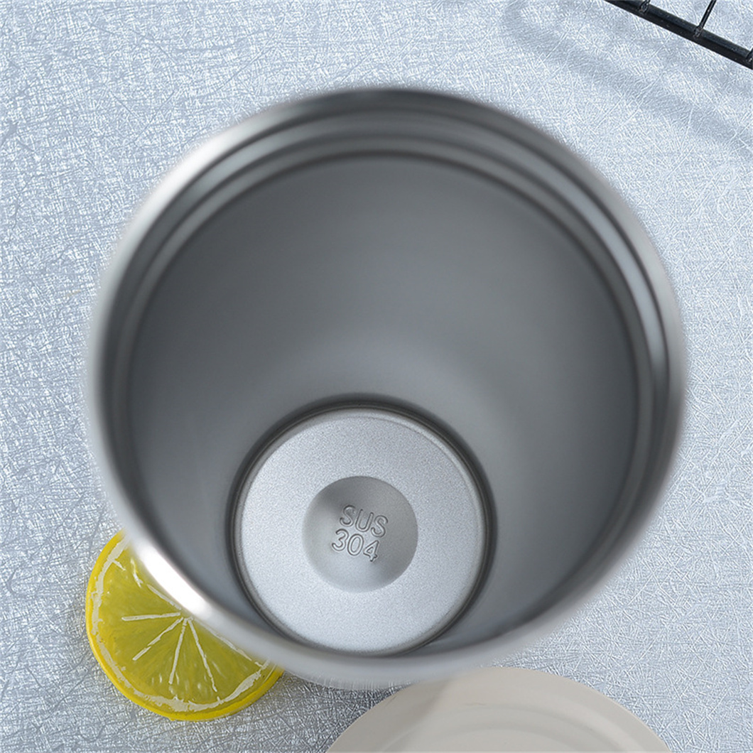 Изолированные кружки термо 