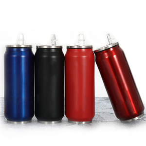 Тонкий стакан из нержавеющей стали с двойными стенками и завинчивающейся крышкой