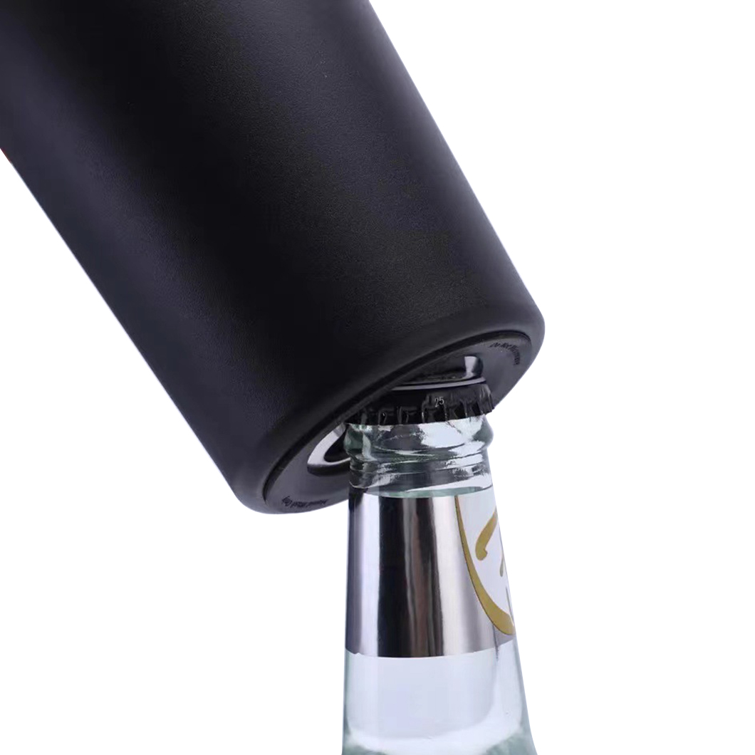 Оплемелл держит холодную сталь из нержавеющей стали с ножом